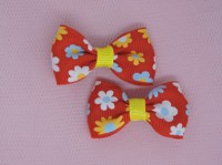 klein strikje rood met bloemen